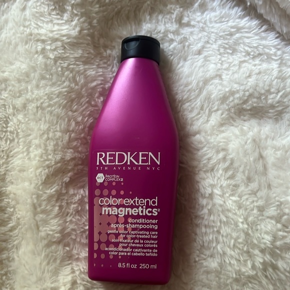 NEW Redken Color Magnestics Conditoner - Picture 2 of 3